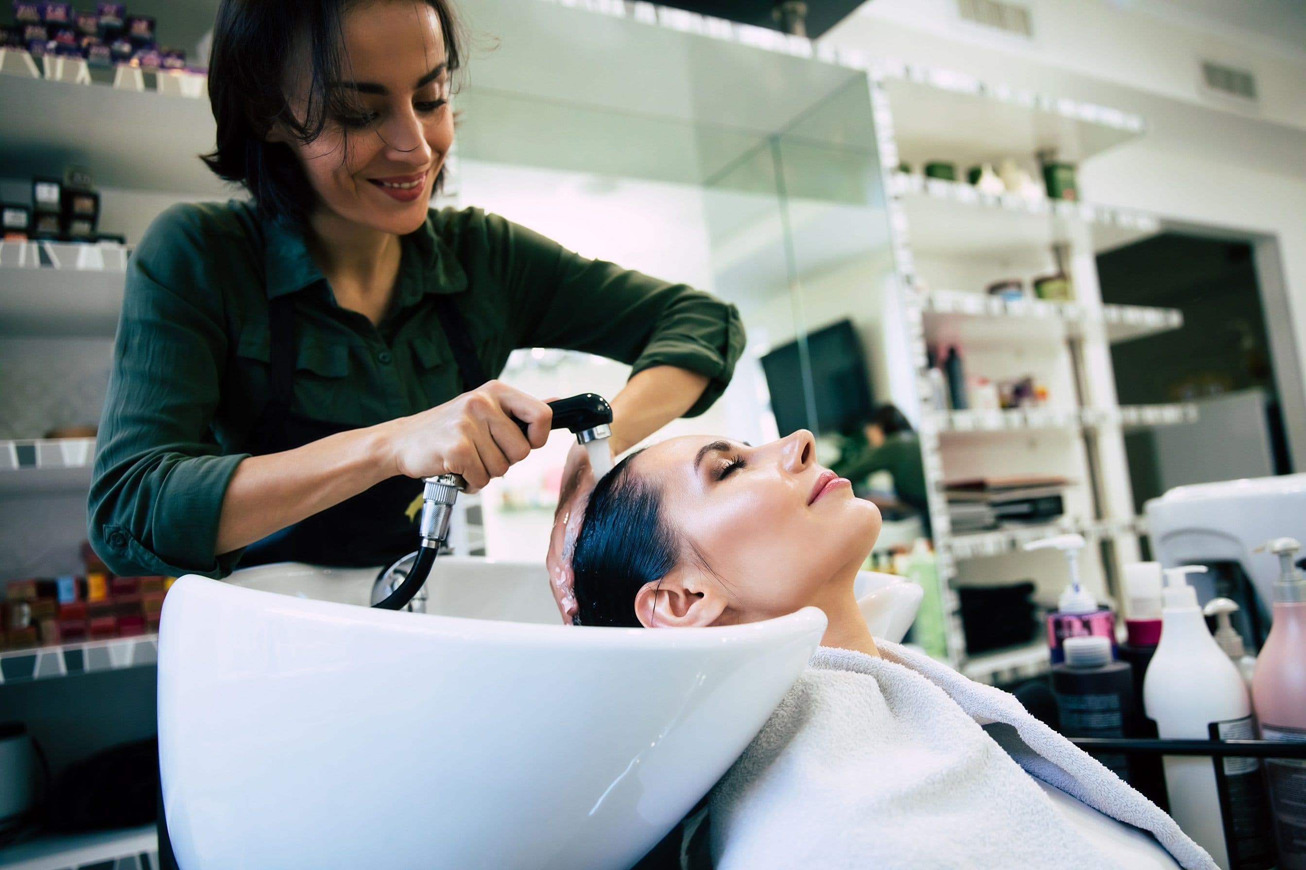 Como criar um cartão de visita para salão de beleza que impressiona clientes